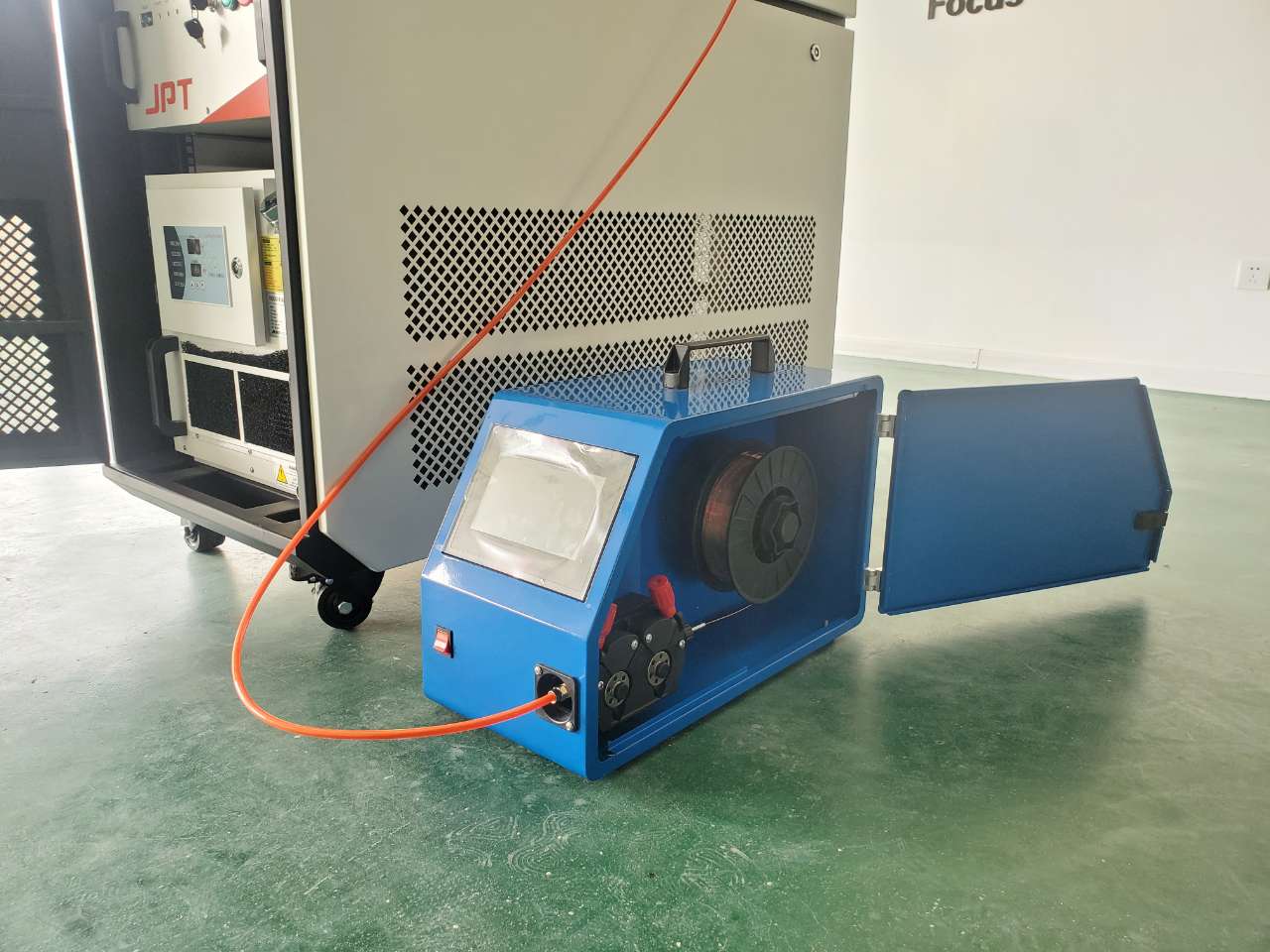 1000W 1500W 2000W RAYCUS JPT آلة لحام الليزر المحمولة المعادن الفولاذ المقاوم للصدأ سبائك الألومنيوم لحام الليزر بالليزر مع سلك التغذية التلقائي